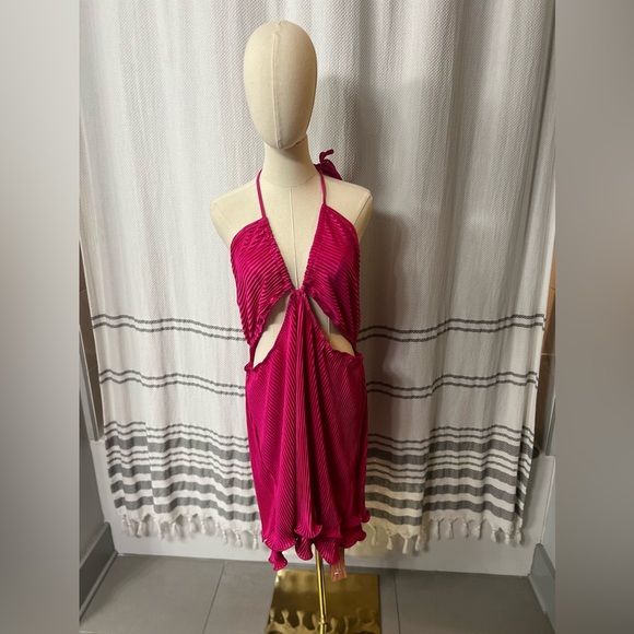 Cut Out Backless Halter Dress - Picture 3 of 3